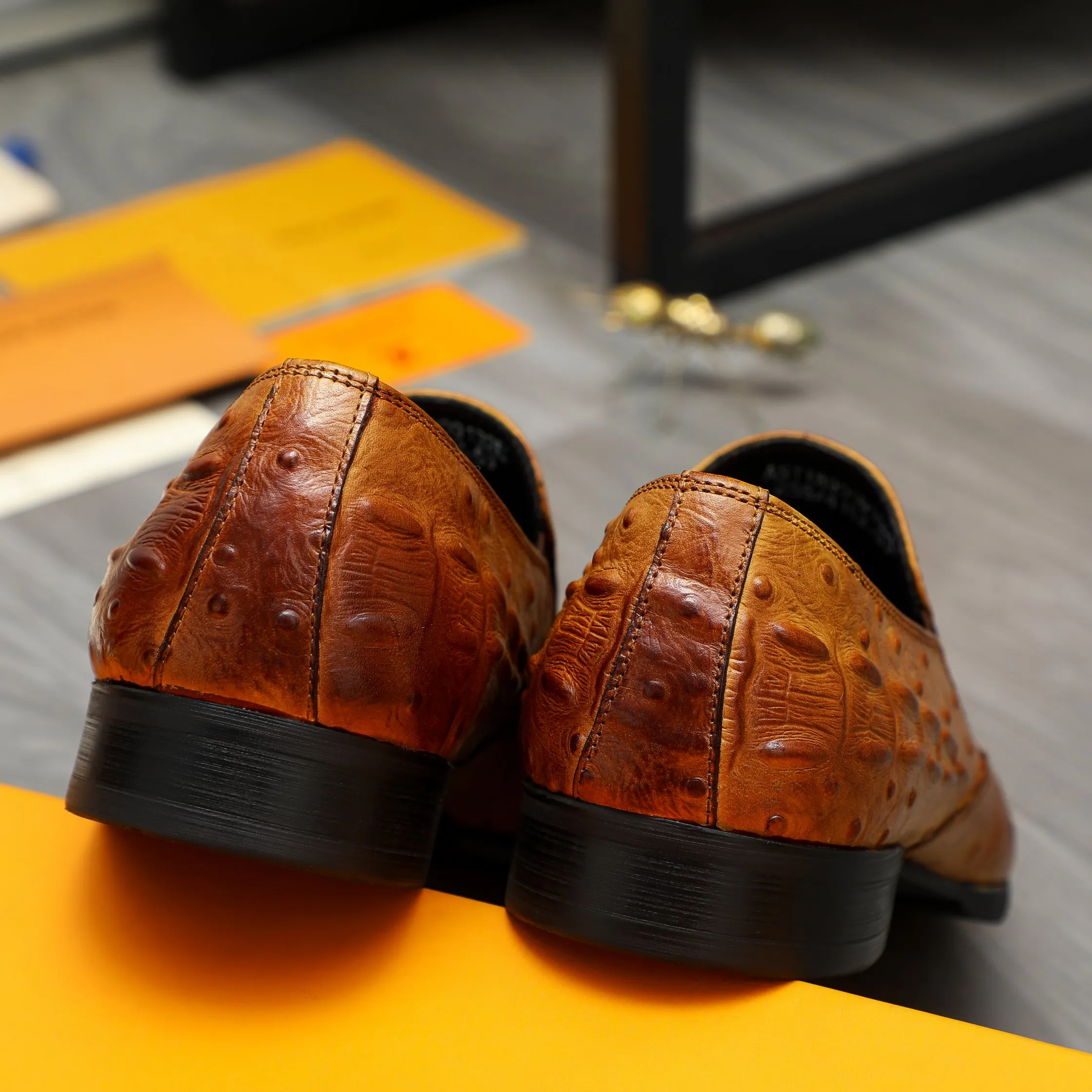 Men's shoes 💰500 Product trademark: LV "Louis Vuitton" business slip-on leather shoes Regular size: 37-46 Product material: Selected crocodile pattern cowhide upper, pigskin lining, rubber outsole